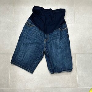 Target maternity shorts size medium
